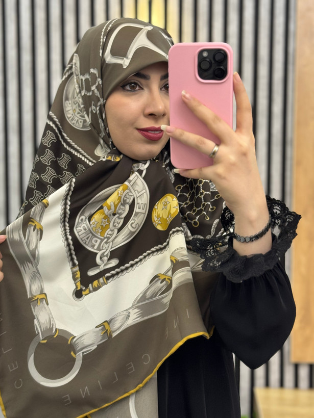 روسری ابریشم توییل قواره۱۴۰ رنگ قهوه ای کالکشن عیدانه